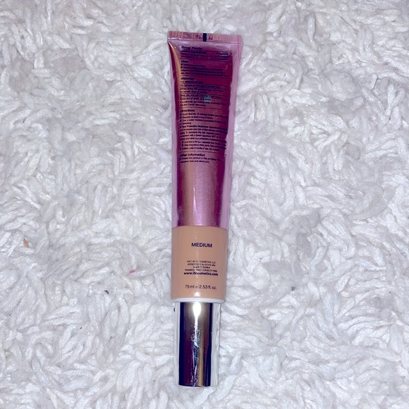 It Cosmetics CC+ Illumination Full Coverage Cream SPF 50 in Medium - Picture 2 of 3